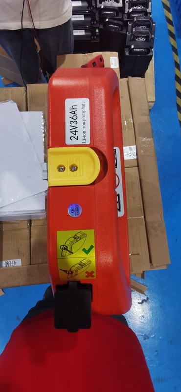 280*75*378MM PET15N China Pallet Truck Special Batteria al litio originale 24V 36AH
